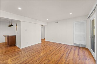 4903-4913 Walnut St in Kansas City, MO - Building Photo - Building Photo