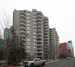 Liberte Eau Claire in Calgary, AB - Building Photo - Building Photo