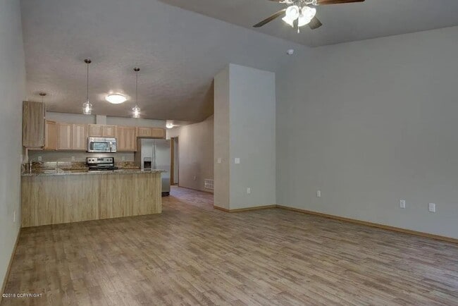 1121 E Dellwood St in Wasilla, AK - Building Photo - Building Photo