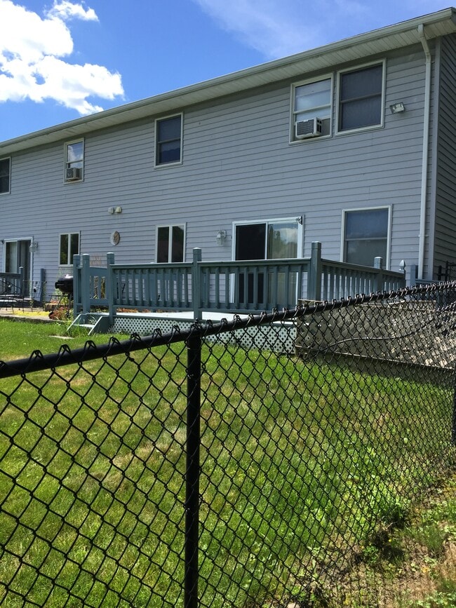 988 Taft Ave, Unit B in Endicott, NY - Foto de edificio - Building Photo