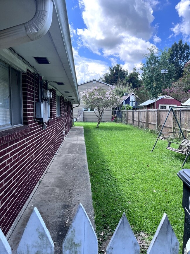 property at 3022 Wilshire Dr