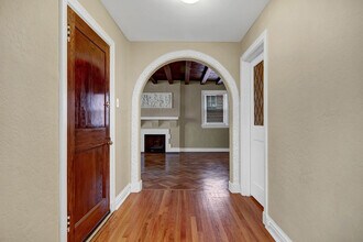 7536 Byron Pl in St. Louis, MO - Building Photo - Building Photo