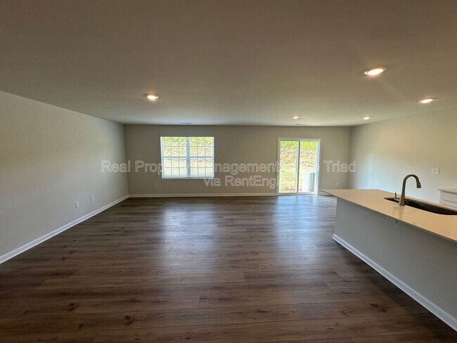 322 Kingscote Wy in King, NC - Building Photo - Building Photo