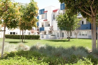 Taiko Village in Burbank, CA - Foto de edificio - Building Photo