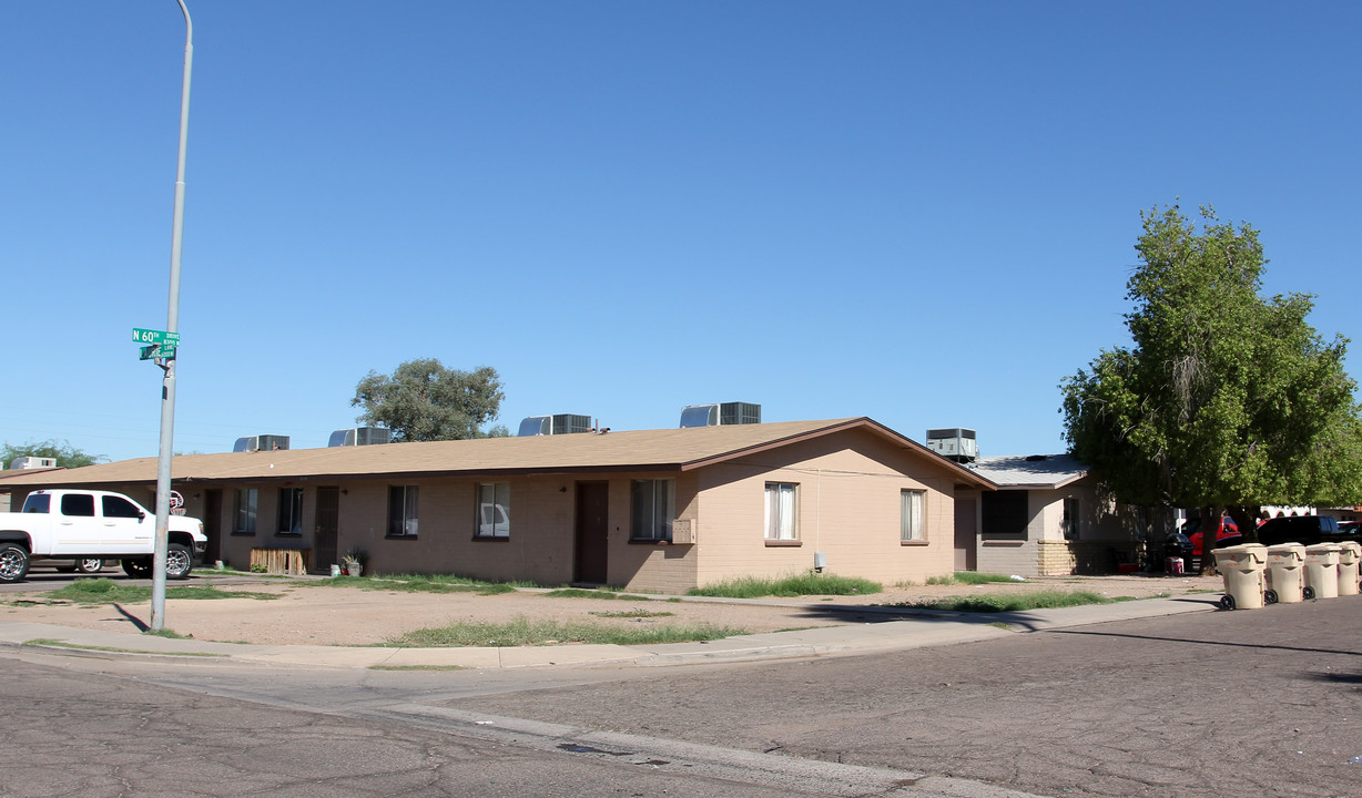 8310-8313 N 60th Ave in Glendale, AZ - Building Photo