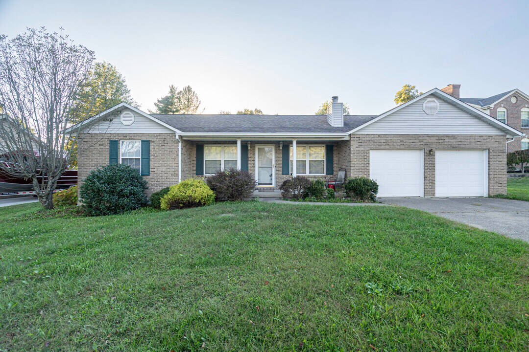 10449 Travis St in Walton, KY - Building Photo
