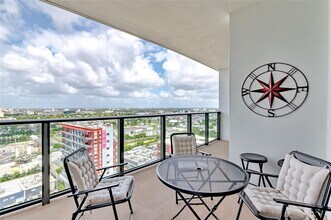 1600 NE 1st Ave in Miami, FL - Building Photo - Building Photo