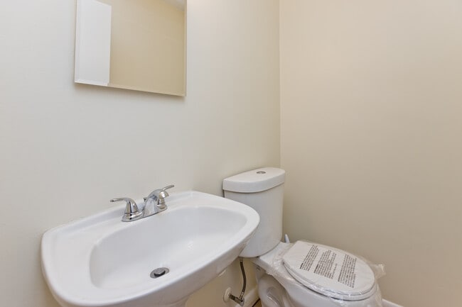 property at 588 W Hawthorn Pl