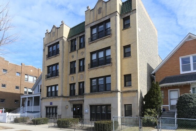 property at 4740 N Hermitage