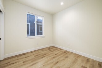 3326 N Cole Rd in Boise, ID - Building Photo - Building Photo