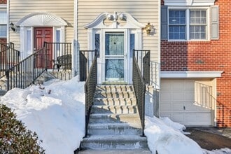 1075 Ash Dr in Mahwah, NJ - Building Photo - Building Photo