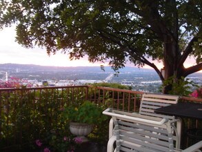 1705 Cam De Villas in Burbank, CA - Building Photo - Building Photo