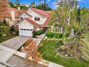 23022 Peacock Ct in Calabasas, CA - Foto de edificio - Building Photo
