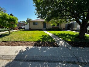 2310 Kenton St in Aurora, CO - Building Photo - Building Photo