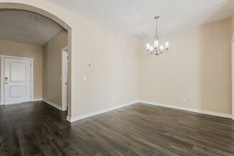 516 Magnolia Pointe Ct, Unit 0420 in Seffner, FL - Foto de edificio - Building Photo