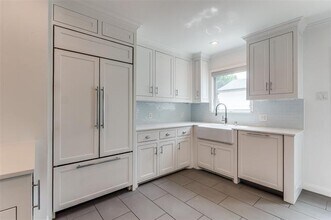 4625 N Versailles Ave in Dallas, TX - Building Photo - Building Photo