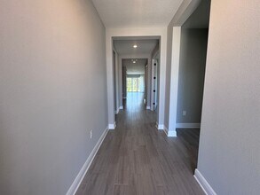 10214 Crystal Isle Cir in Sarasota, FL - Building Photo - Building Photo