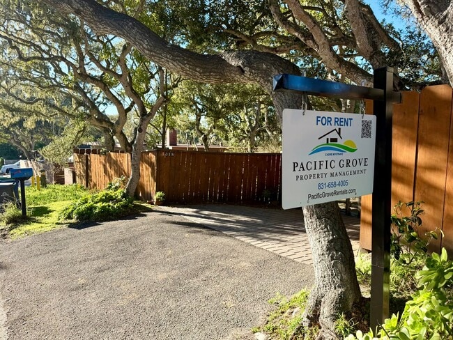 1318 Miles Ave in Pacific Grove, CA - Building Photo - Building Photo