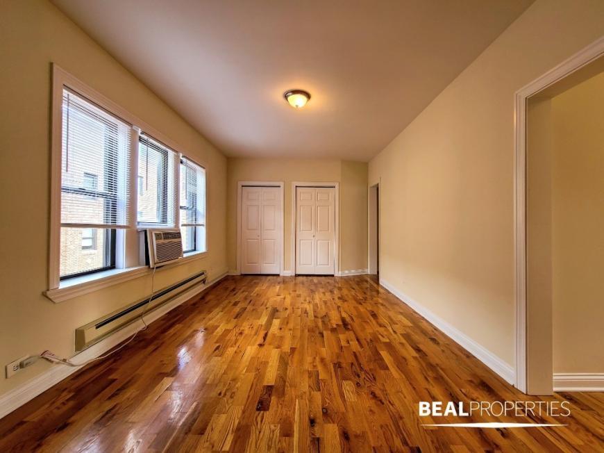 3722 N Pine Grove Ave in Chicago, IL - Building Photo