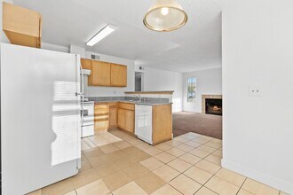 2685 Jennydiane Dr in Las Vegas, NV - Building Photo - Building Photo
