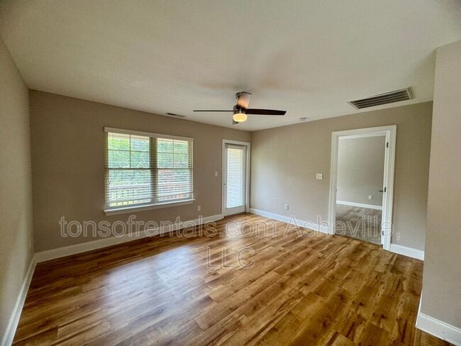 252 Wash Creek Dr in Hendersonville, NC - Building Photo - Building Photo