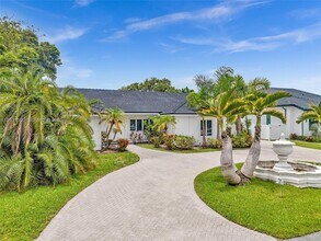 413 Tamarind Dr in Hallandale Beach, FL - Building Photo - Building Photo