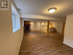 916 Elgin St in Newmarket, ON - Building Photo - Building Photo