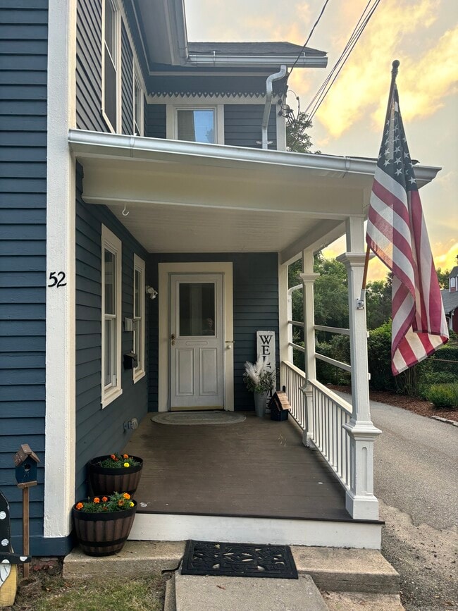 52 Pleasant St in Colchester, CT - Building Photo - Building Photo