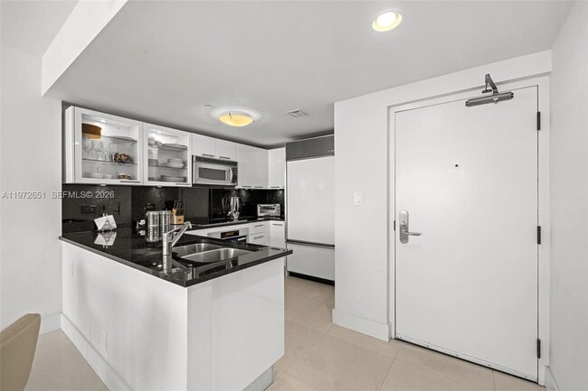 6801 Collins Ave in Miami Beach, FL - Building Photo - Building Photo