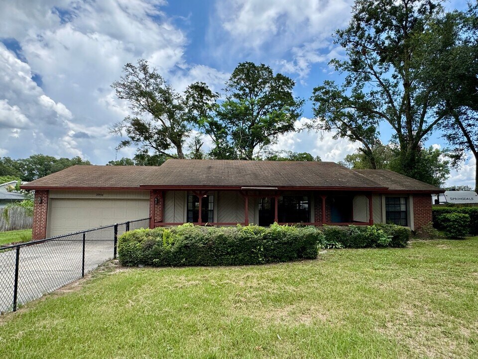 30944 Deal Dr in Sorrento, FL - Building Photo