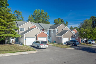 Woodland Mews in Ann Arbor, MI - Building Photo - Building Photo