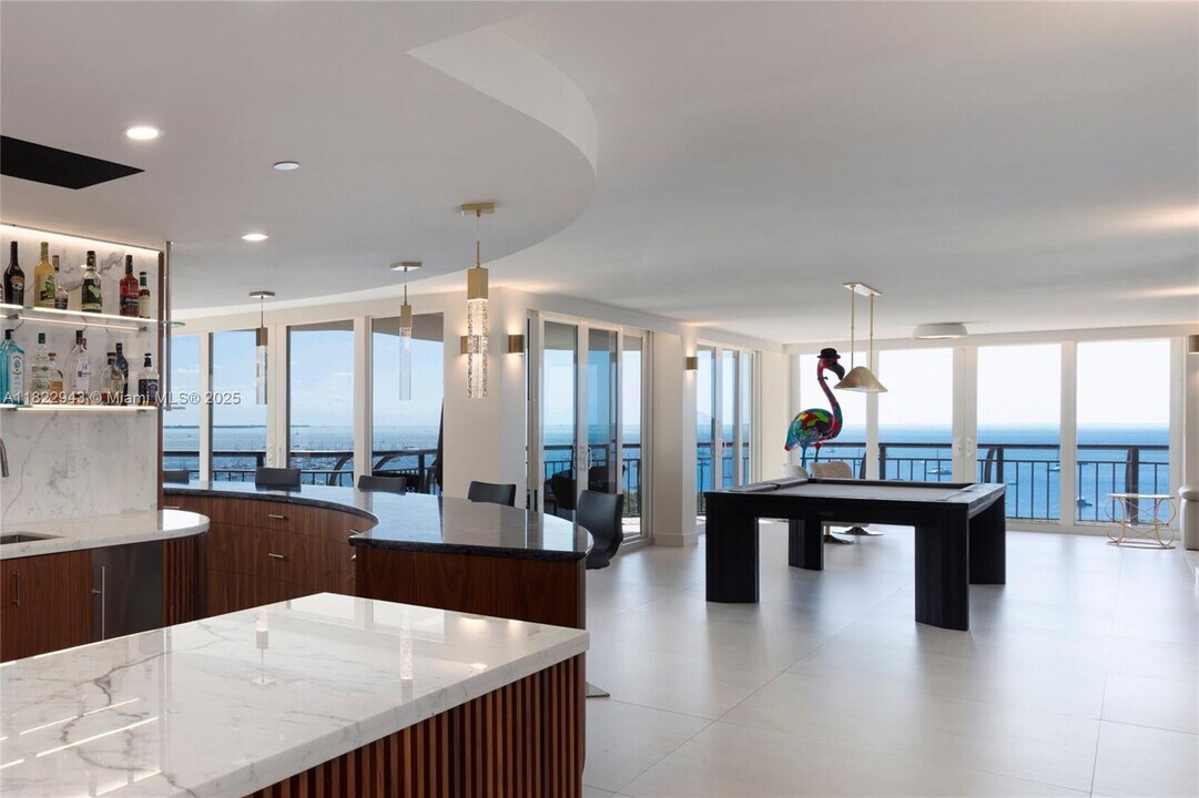 2843 S Bayshore Dr in Miami, FL - Building Photo