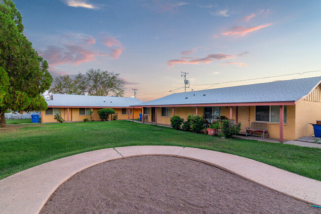 Skycrest Apartments in Phoenix, AZ - Building Photo - Building Photo