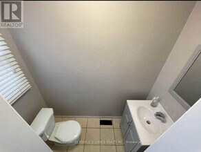 3 Blossom Ave in Brampton, ON - Building Photo - Building Photo