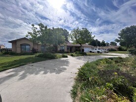 19890 S Polk Ave in Riverdale, CA - Building Photo
