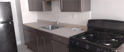 36 Lake St in Highland Falls, NY - Building Photo - Building Photo