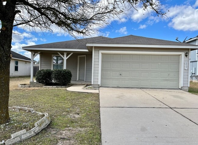 215 Madison Ln in Hutto, TX - Building Photo - Building Photo