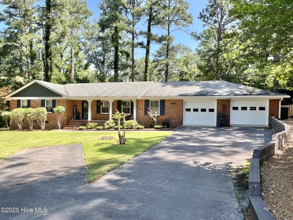 204 Haldane Dr in Southern Pines, NC - Building Photo