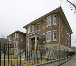 Glenwood Manor in Calgary, AB - Building Photo - Building Photo