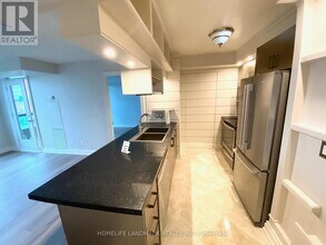 509 Beecroft Rd in Toronto, ON - Building Photo - Building Photo