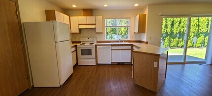 733-735-735 Peterson Rd in Burlington, WA - Building Photo - Building Photo