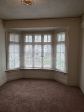 918 E Locust St, Unit 2 in Davenport, IA - Building Photo - Building Photo