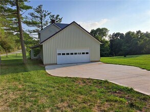 49197 John Tomcho Rd in Cumberland, OH - Building Photo - Building Photo