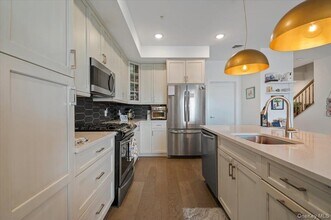 422 Marina Pointe Dr in Hempstead, NY - Building Photo - Building Photo