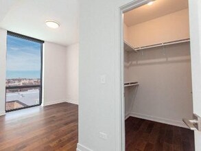 4346 N Honore St-Unit -401 in Chicago, IL - Building Photo - Building Photo
