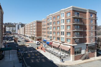 The Peninsula at City Place in Edgewater, NJ - Building Photo - Building Photo