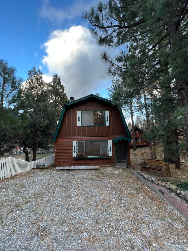 property at 527 Victoria Ln