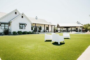 2300 W Fitzhugh Rd in Dripping Springs, TX - Building Photo