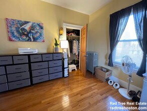 46 Aspinwall Ave, Unit 2 in Brookline, MA - Building Photo - Building Photo