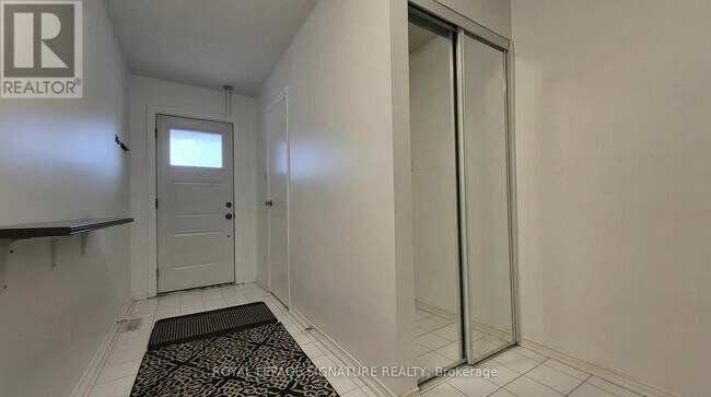 1039 Cedarglen Gate in Mississauga, ON - Building Photo - Building Photo